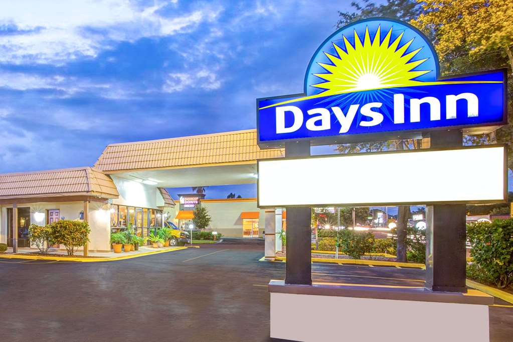 Days Inn by Wyndham St. Petersburg Central - photo 2