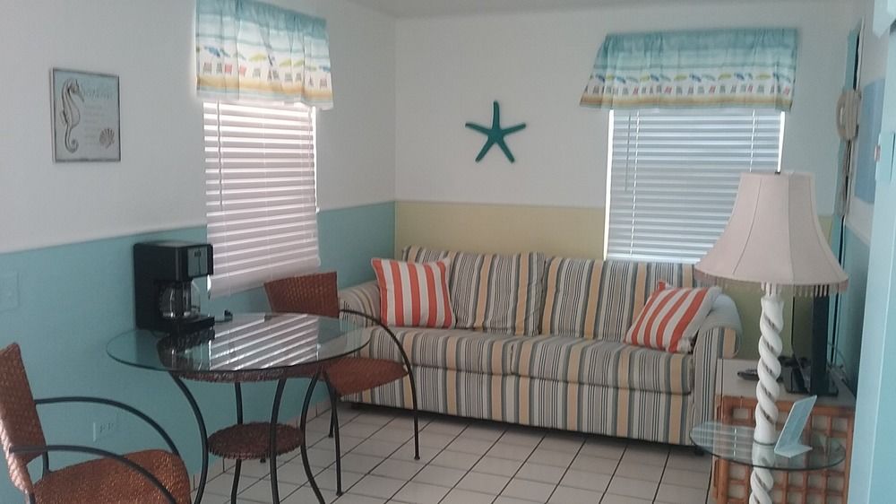 Tropical Bay Inn Motel - photo 12