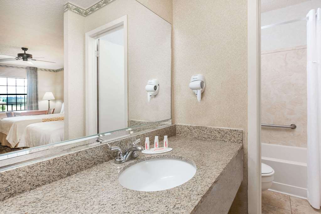 Days Inn by Wyndham Batesville - photo 12