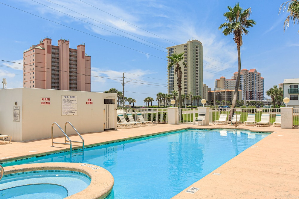 Direct Gulf Front Condo with Resort Pools with Hot Tubs Steps to Beach - photo 15