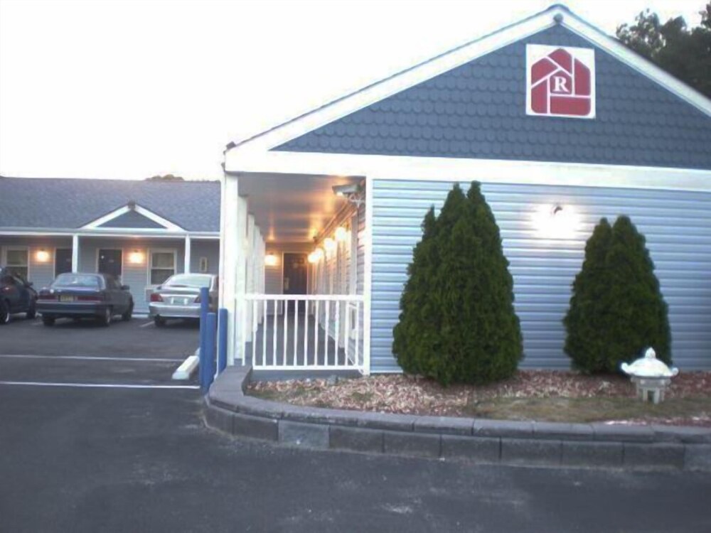 Red Carpet Inn and Suites Hammonton - photo 23