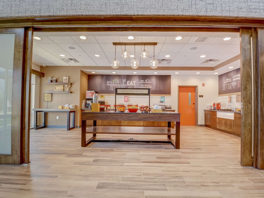 Hampton Inn and Suites Williamstown Ark Encounter - photo 38