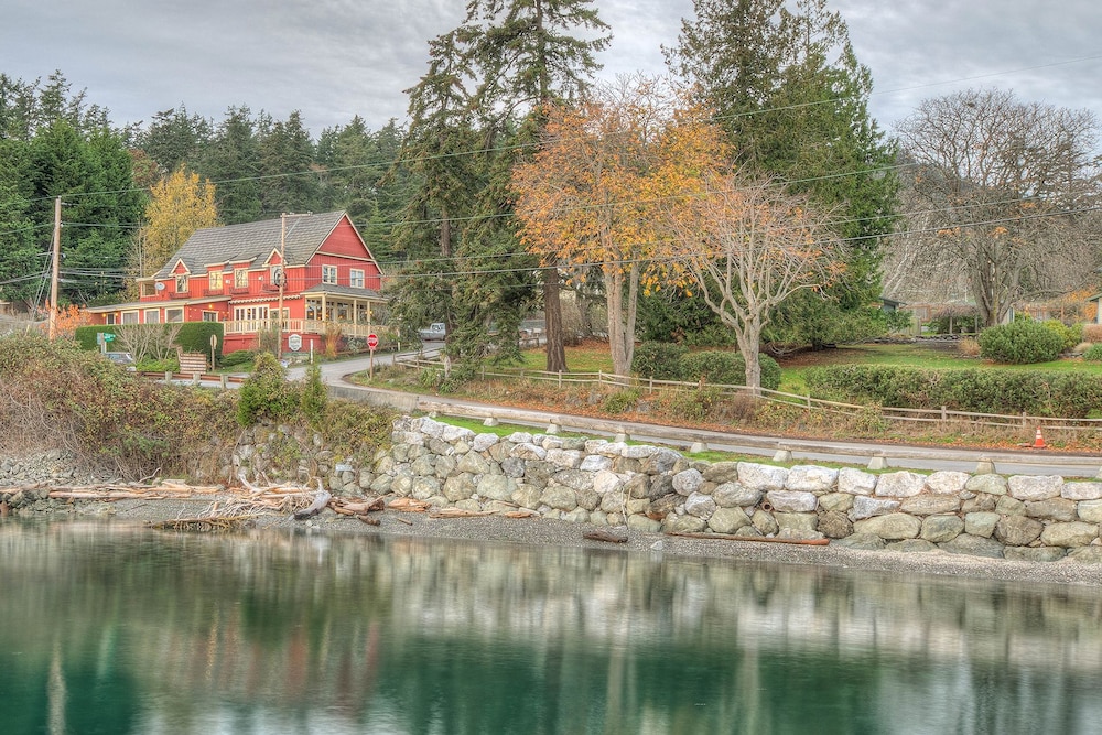 Kingfish at West Sound - carbon neutral hotel in Friday Harbor