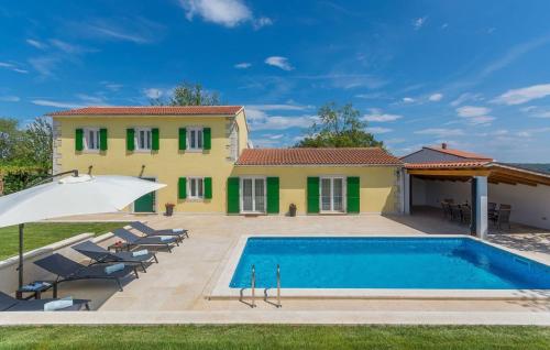 Family villa Corticum Otium with pool in Tinjan — 4-Star Luxury Hotel in Tinjan, Croatia