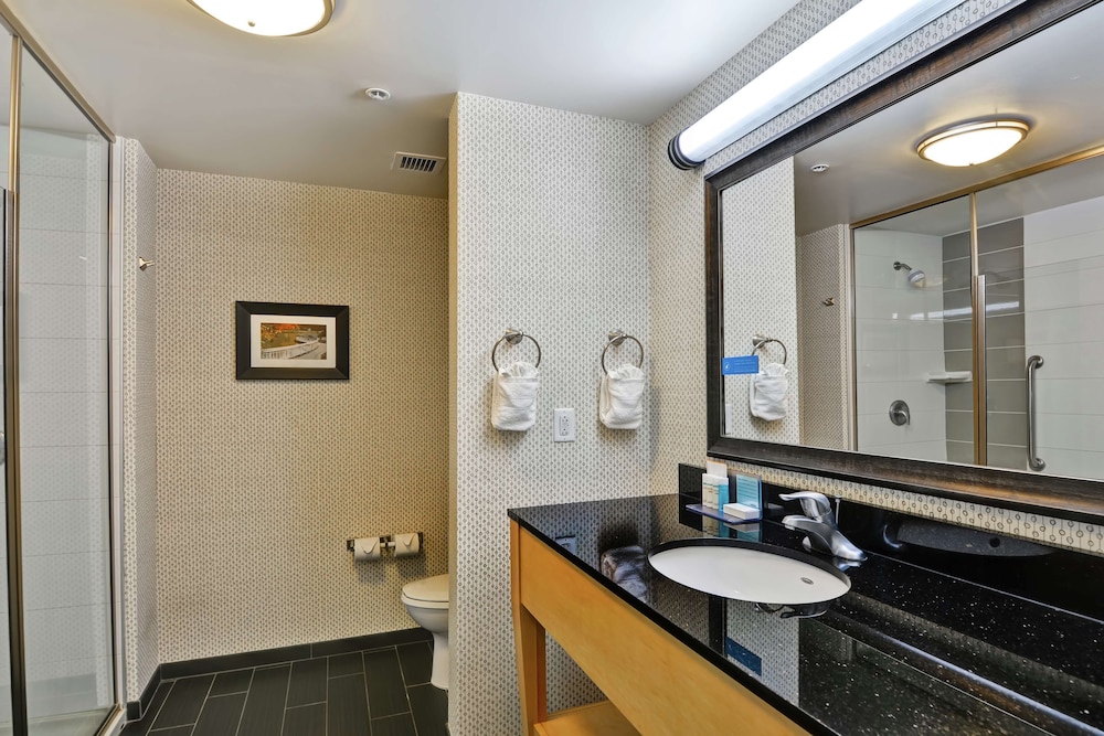 Hampton Inn & Suites Raleigh Crabtree Valley - photo 36