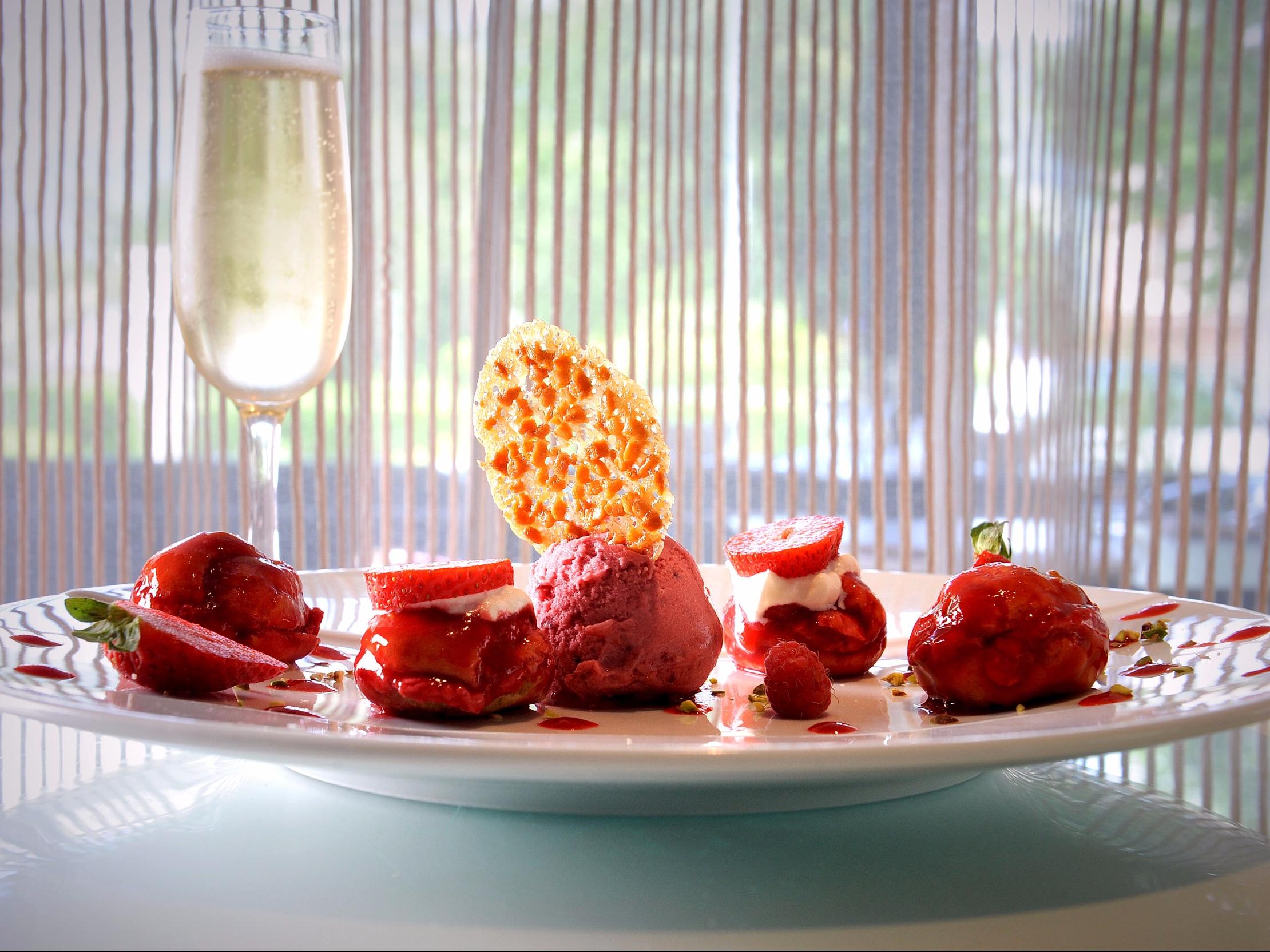 Logis Hôtel Le Miramont Rest. Des Petits Pois Sont Rouges - carbon neutral hotel in Argeles-Gazost