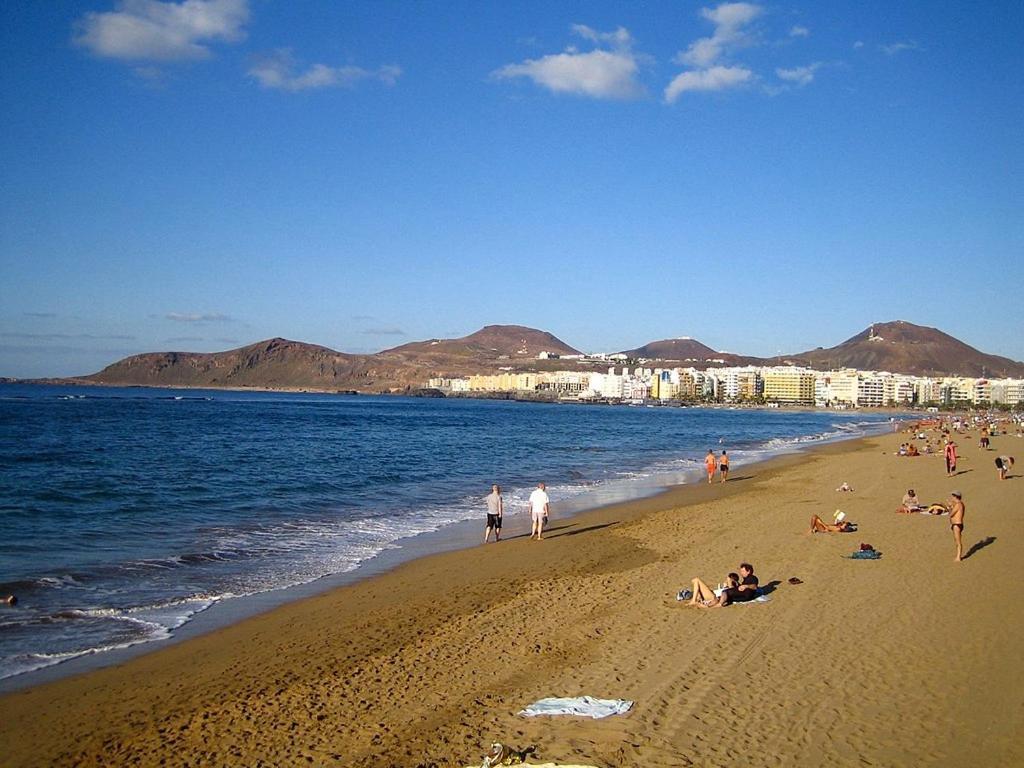 Edificio Gaviota 4 — 4-Star Luxury Hotel in Las Palmas De Gran Canaria, Spain