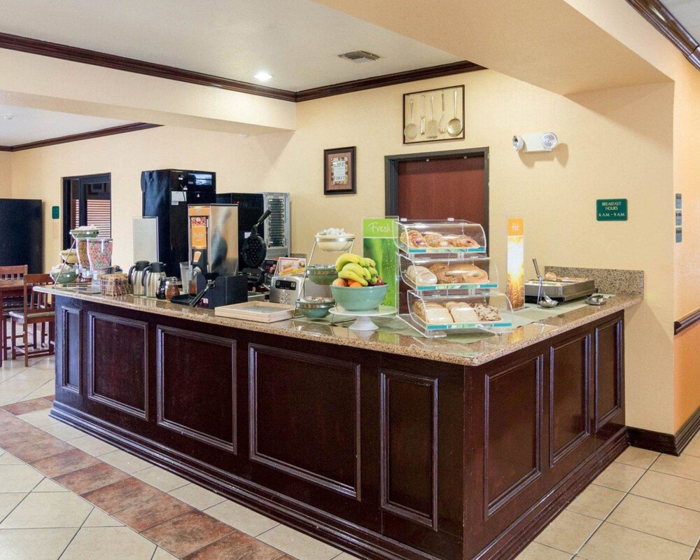 Springwood Suites Houston IAH Beltway 8 - photo 15