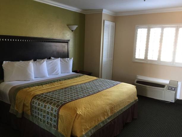 Travelodge by Wyndham Chatsworth - photo 9