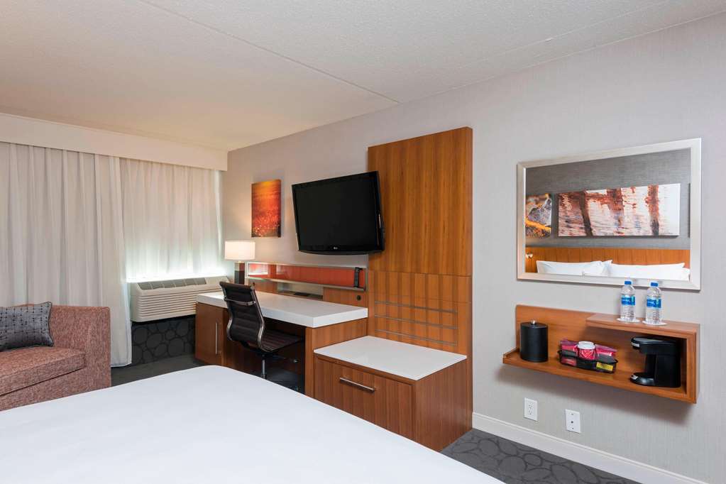 Sonesta Hotel Grand Rapids Airport - photo 7