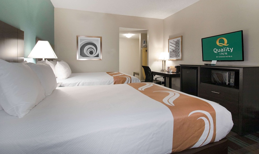 Quality Inn Roseville Detroit North - photo 5