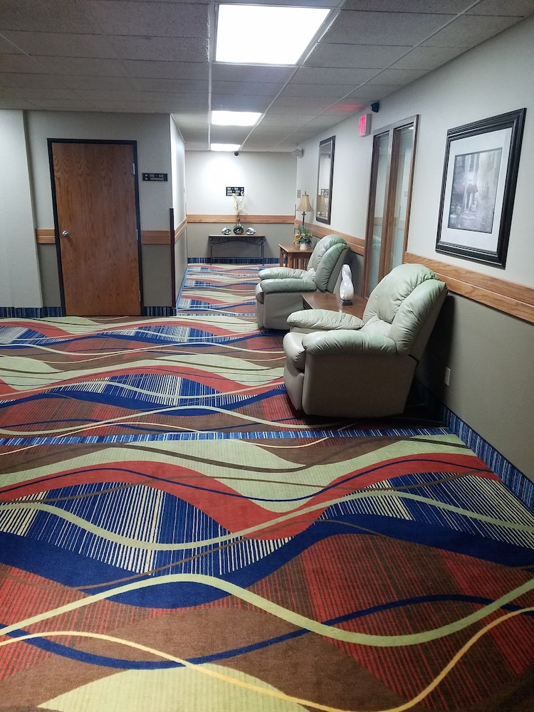 Apple Tree Inn and Suites - photo 21