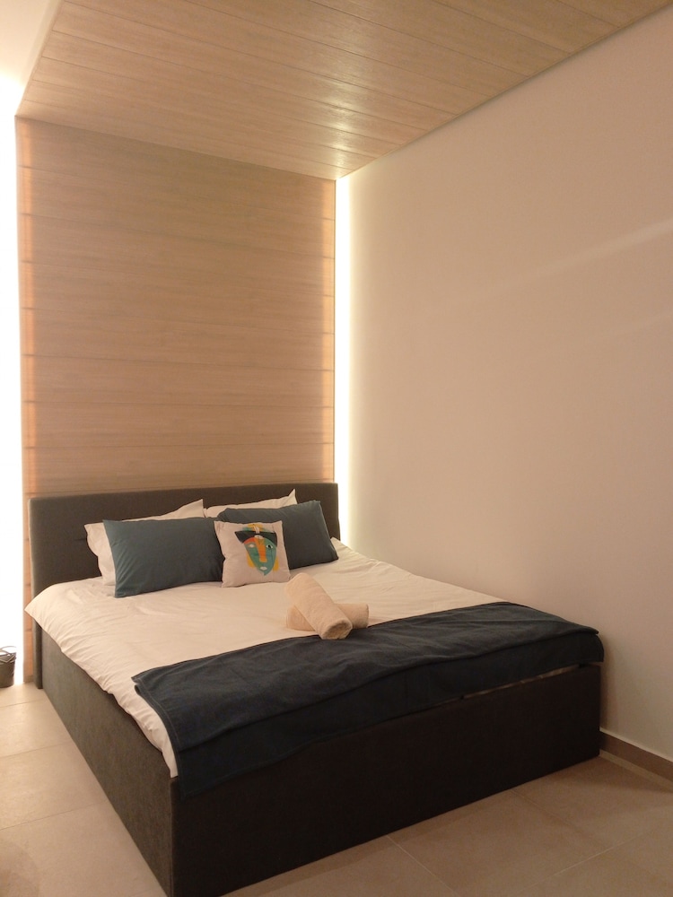 Navy - carbon neutral hotel in Beirut