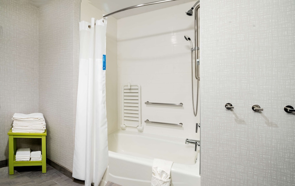 Hampton Inn Riverside March Air Force Base - photo 10
