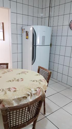 Apto pé na areia em Meia Praia Itapema 3 dormitórios