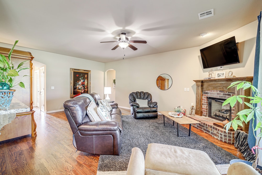 Tulsa Area Retreat w Trail Access Private Patio — Claremore — photo 5