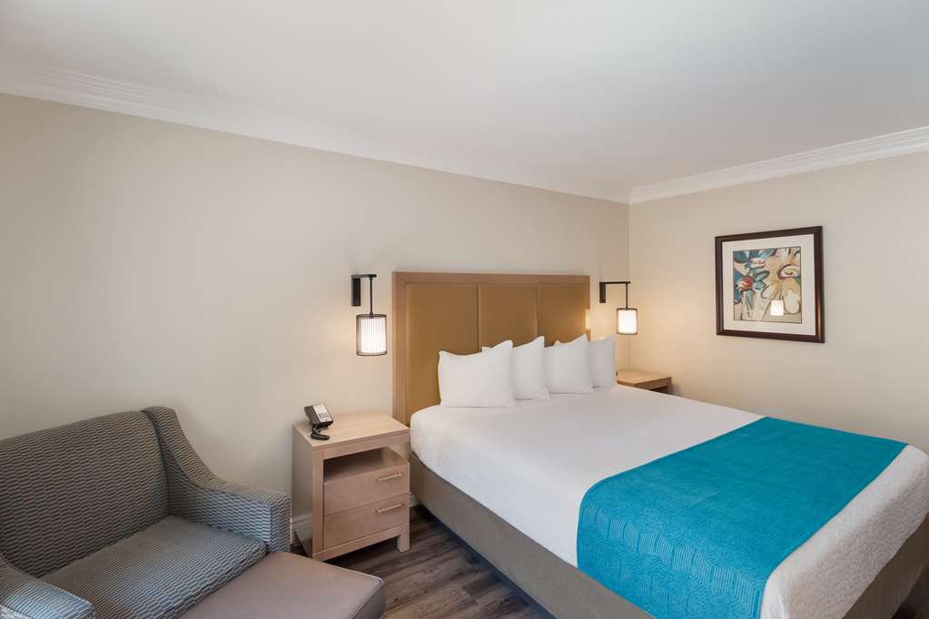 Best Western Woodland Hills Inn - photo 21