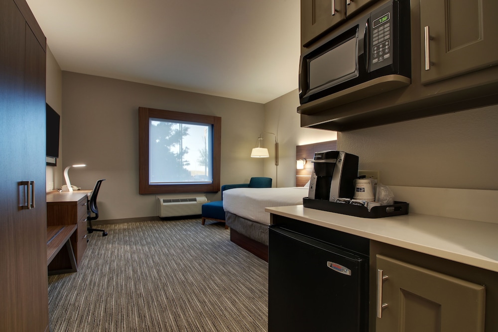 Holiday Inn Express Hotel & Suites Vernon College Area by IHG - photo 15