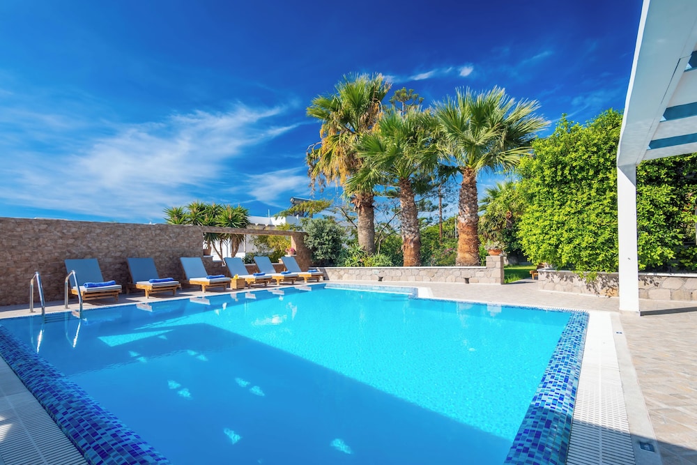 Orizontes Studios — 4-Star Luxury Hotel in Milos, Greece
