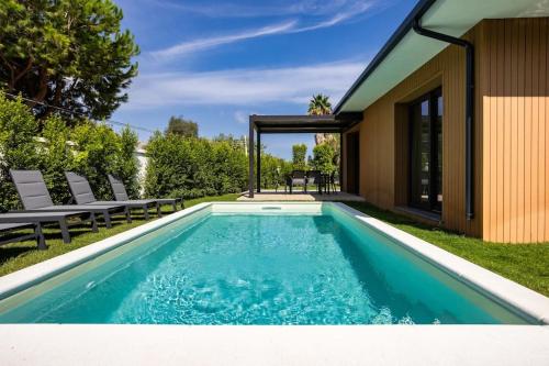 Luxury Jacuzzi Villa Atena — 4-Star Luxury Hotel in Palermo, Italy