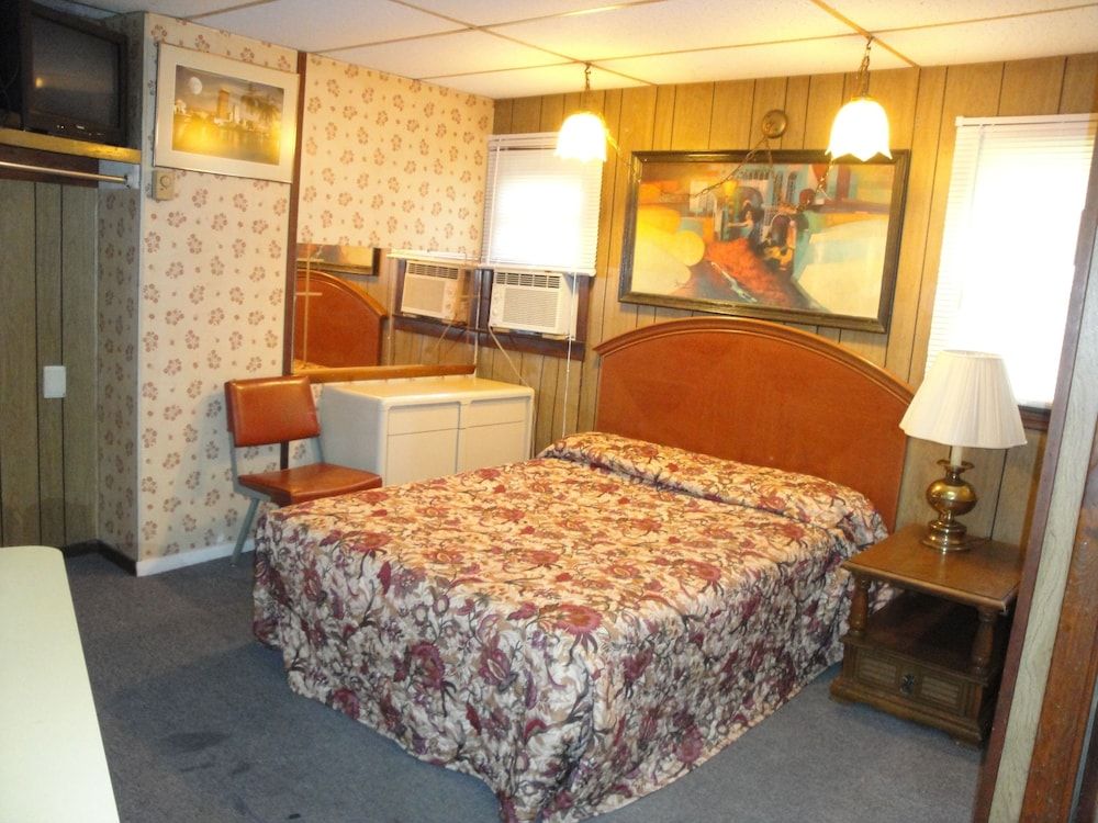Jade Inn Motel - photo 4
