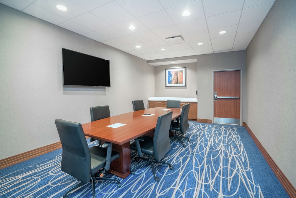 Hampton Inn & Suites Newburgh Stewart Airport - photo 31