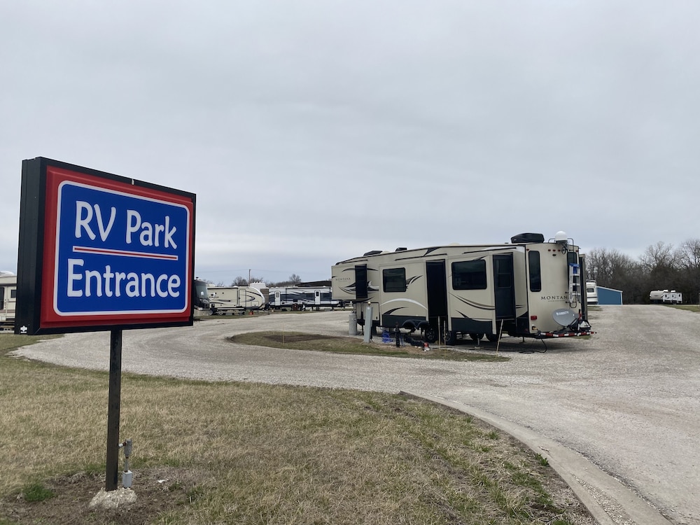 Garnett Hotel & RV Park - photo 34