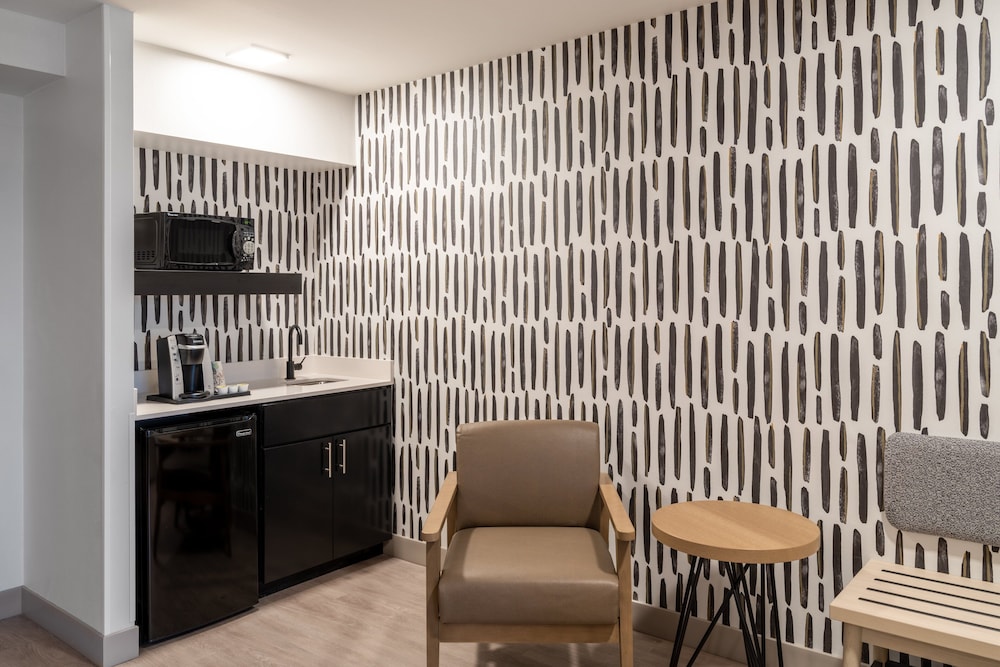 Atwell Suites Austin Airport by IHG - photo 29