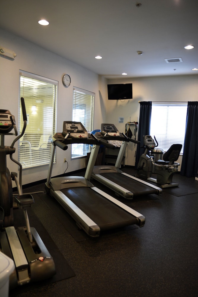Holiday Inn Express & Suites Youngstown West Austintown by IHG - photo 18
