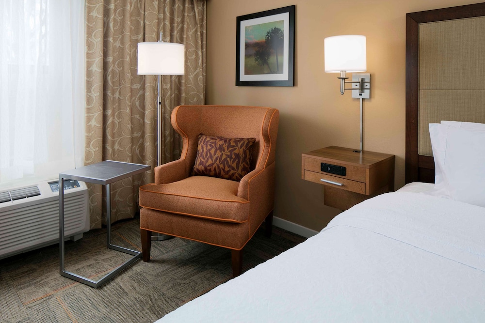 Hampton Inn Kansas City Shawnee Mission - photo 12