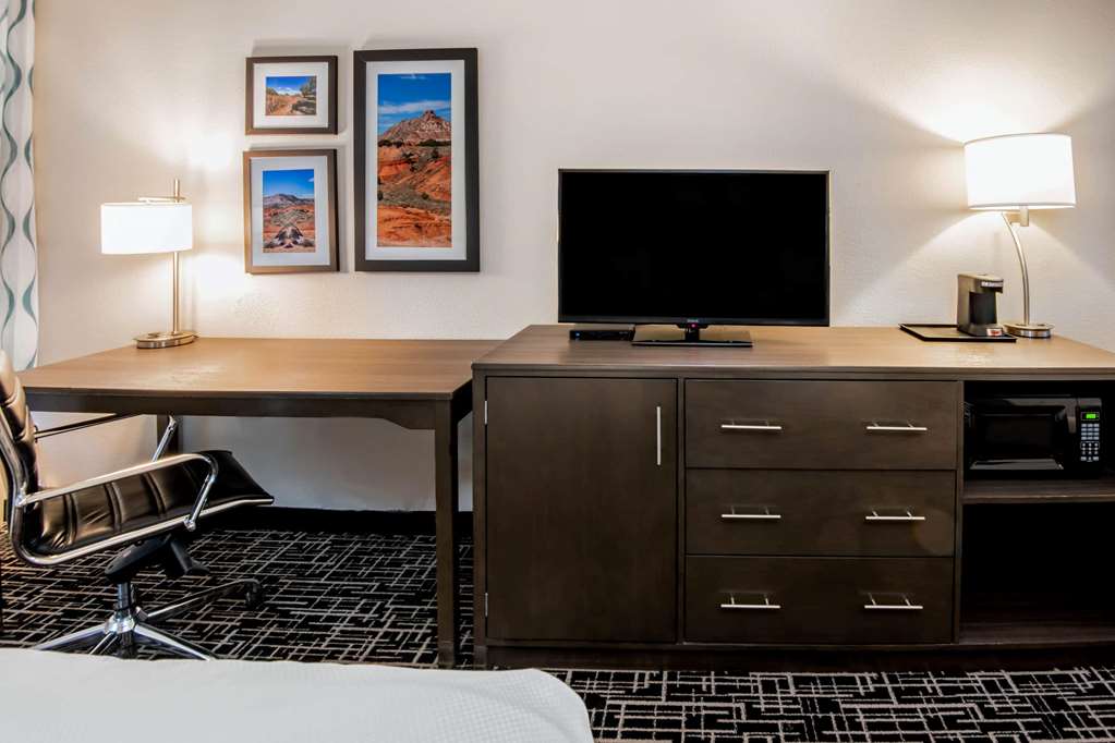 La Quinta Inn & Suites by Wyndham Pampa - photo 45