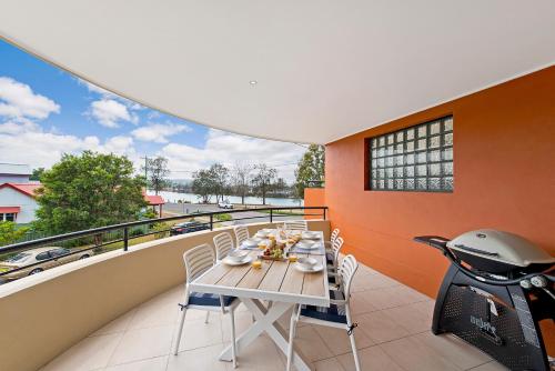 Adrift at Dolphin Cove Apt 5 riverfront modern — 4-Star Luxury Hotel in North Haven, Australia