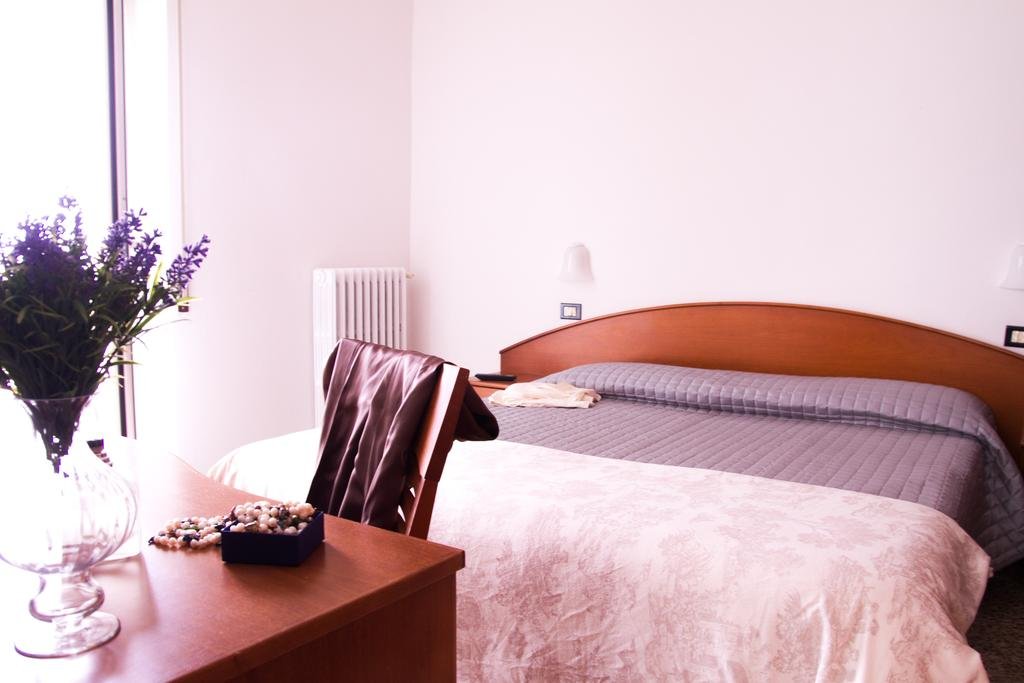 Hotel 2 Palme in Torri Del Benaco, Italy