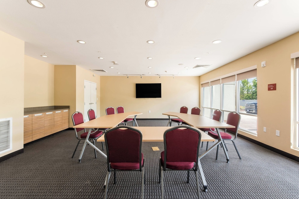 TownePlace Suites by Marriott Greensboro Coliseum Area - photo 27
