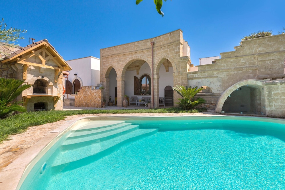 2498 Villa Raffaella by Barbarhouse — 4-Star Luxury Hotel in Spongano, Italy