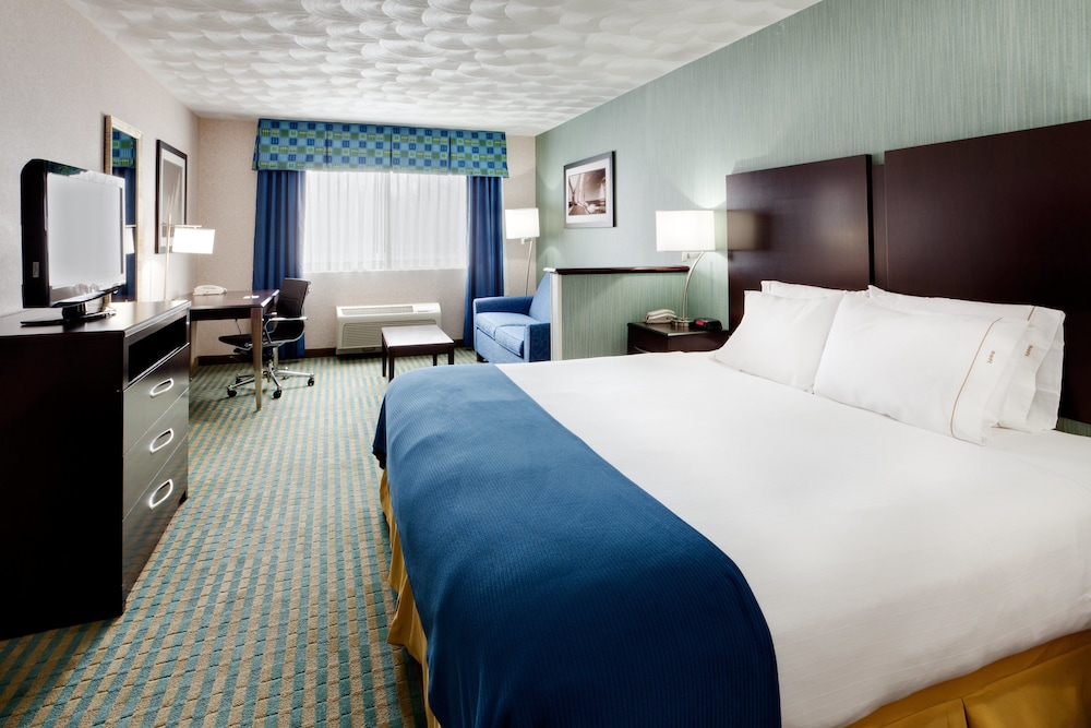 Holiday Inn Express and Suites by IHG - photo 8
