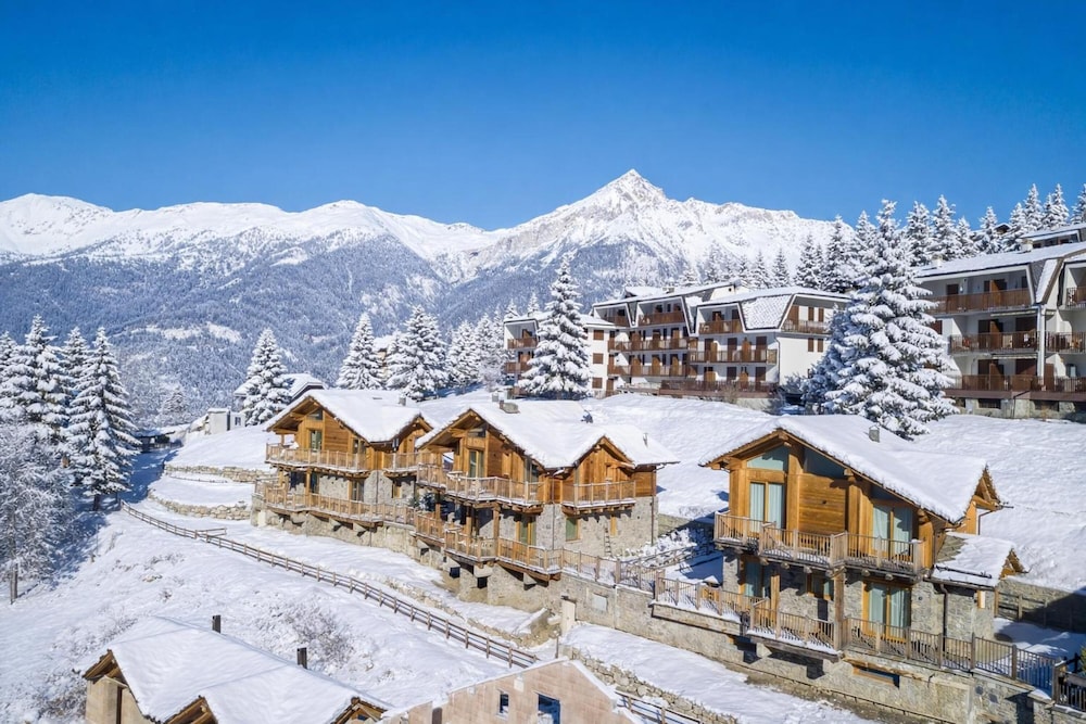 Chalet Merveille Ski In Ski Out — 4-Star Luxury Hotel in Sauze D'oulx, Italy