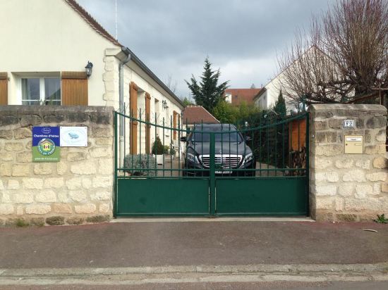 Les Rainettes - carbon neutral hotel in Coye-La-Foret