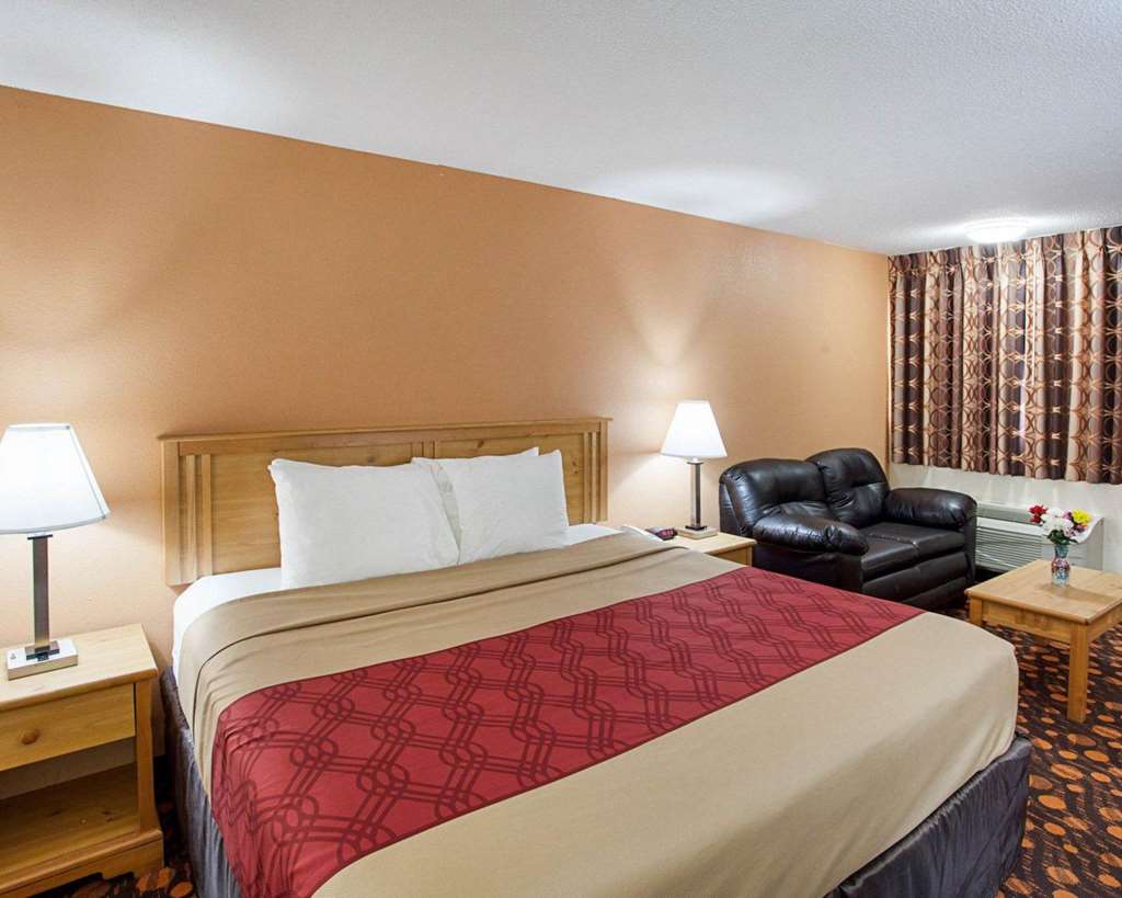 Econo Lodge Phillipsburg - photo 15