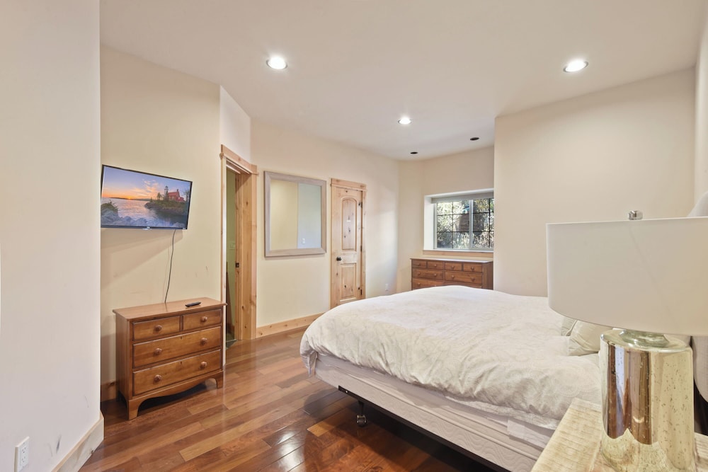 Hilltop Hideaway w Game Room & Forest Views - photo 3