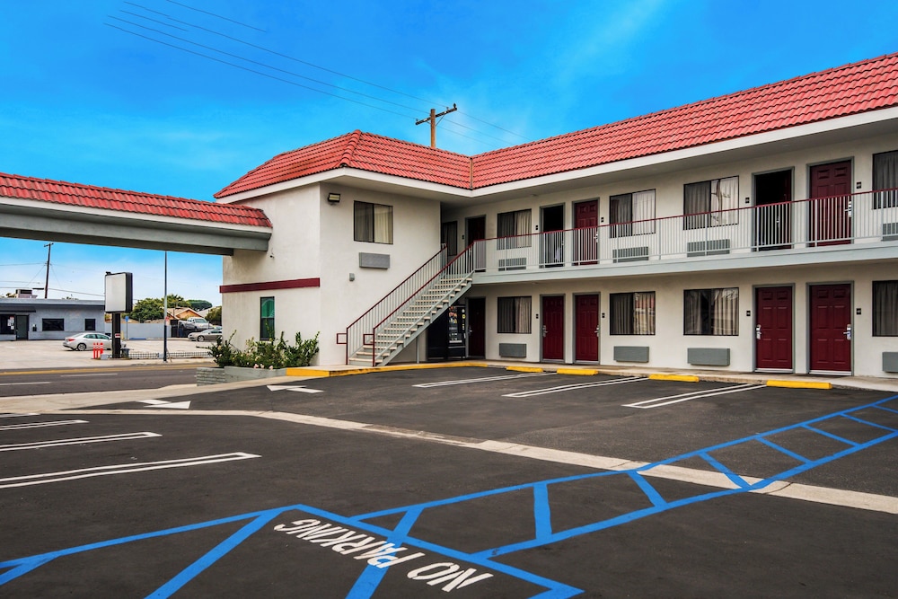 Red Roof Inn Carson Wilmington CA - photo 20