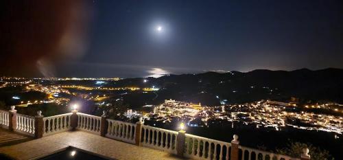 Der Thron von Torrox Villa Sorpresa — 4-Star Luxury Hotel in Torrox, Spain