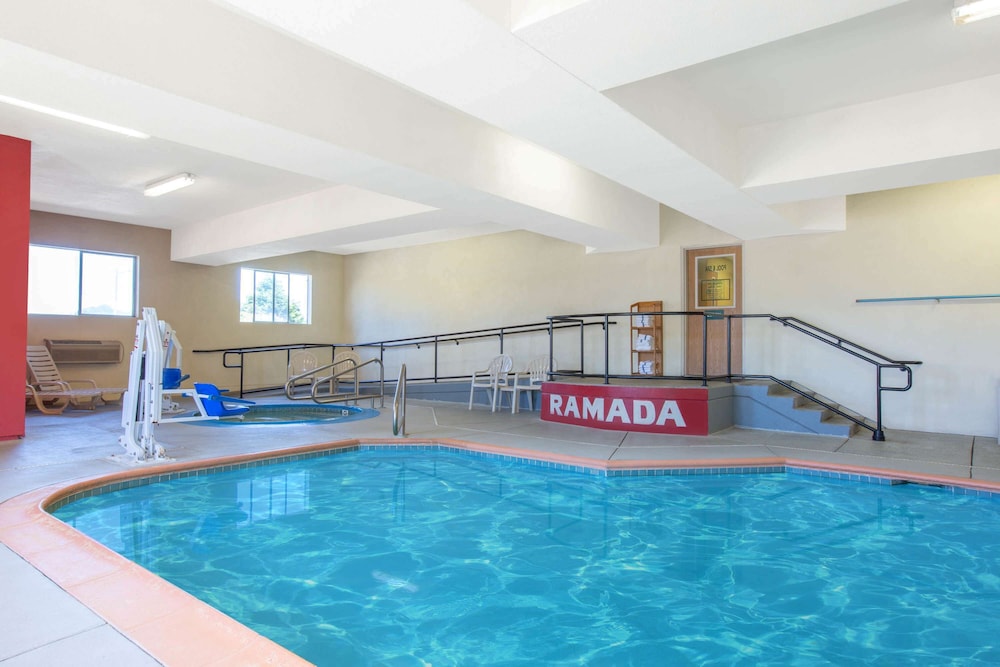 Holiday Inn Express Redding North by IHG - photo 31