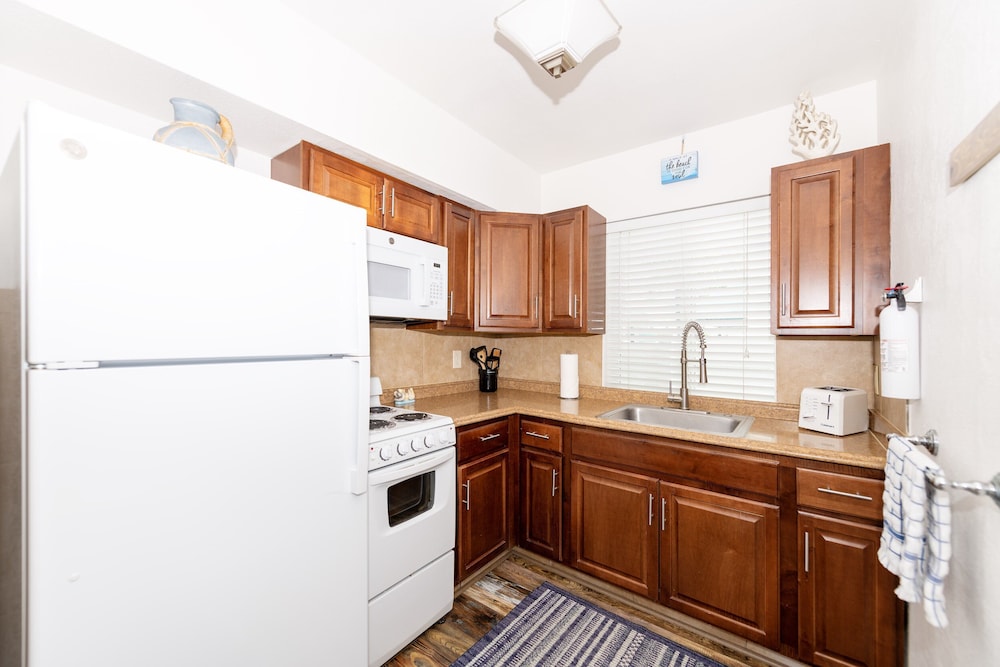 Tropic Isle Boutique Hotel - photo 20