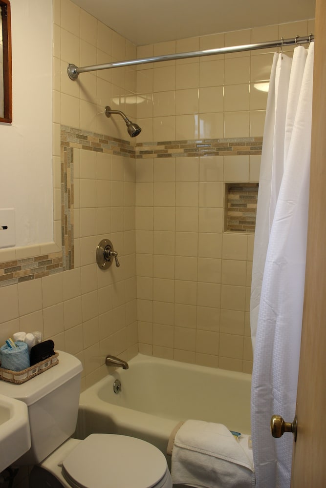 Town & Beach Motel - photo 26