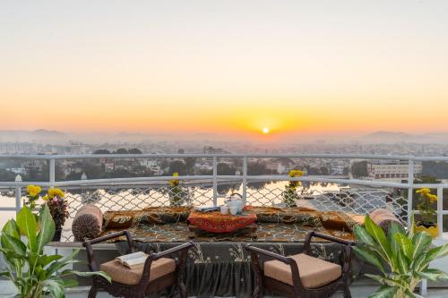 The Grandeur Suite in a Lakefront Luxury Villa — 4-Star Luxury Hotel in Udaipur, India