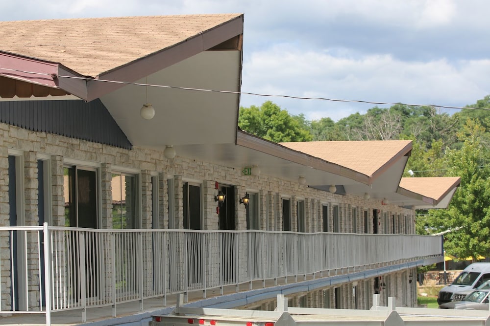 Woodside Dells Hotel & Suites - photo 40