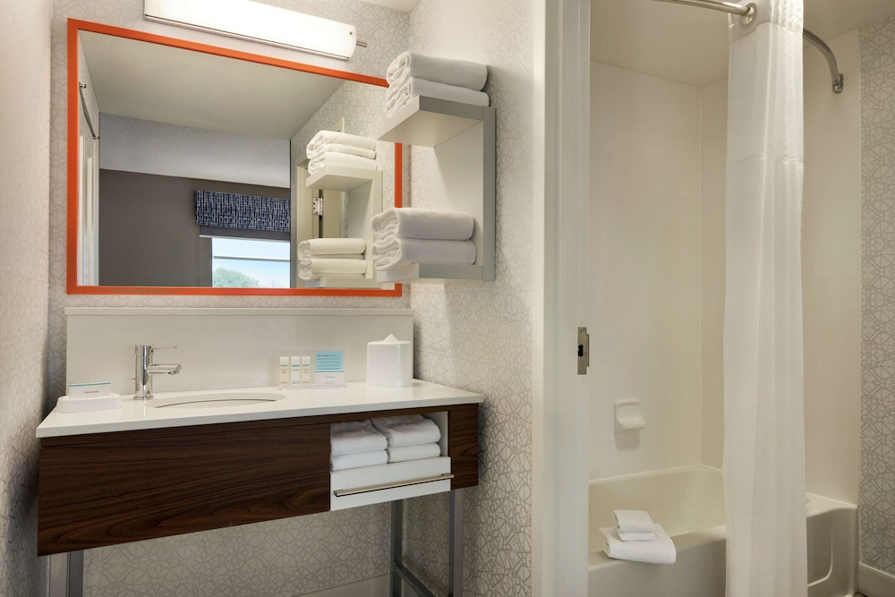 Hampton Inn & Suites Frederick Fort Detrick - photo 30