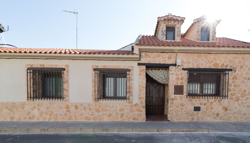 Casa Rural La del Alba Sería — 4-Star Luxury Hotel in Argamasilla De Alba, Spain