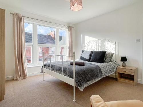 Spacious 2 bed Apartment in Crewe by 53 Degrees Property ideal for Business & Professionals FREE Parking Sleeps 3 — 4-Star Luxury Hotel in Crewe, United Kingdom